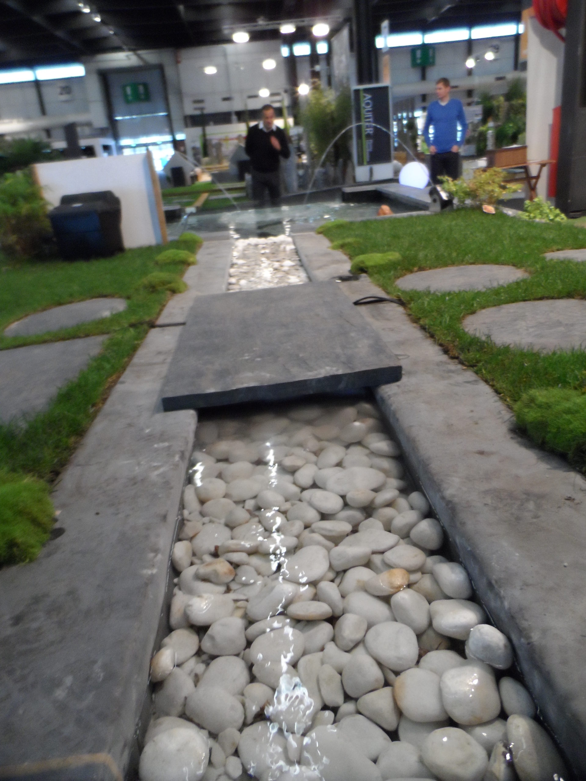 Rivière de galets pour le bassin sur Vivons Maison 2013