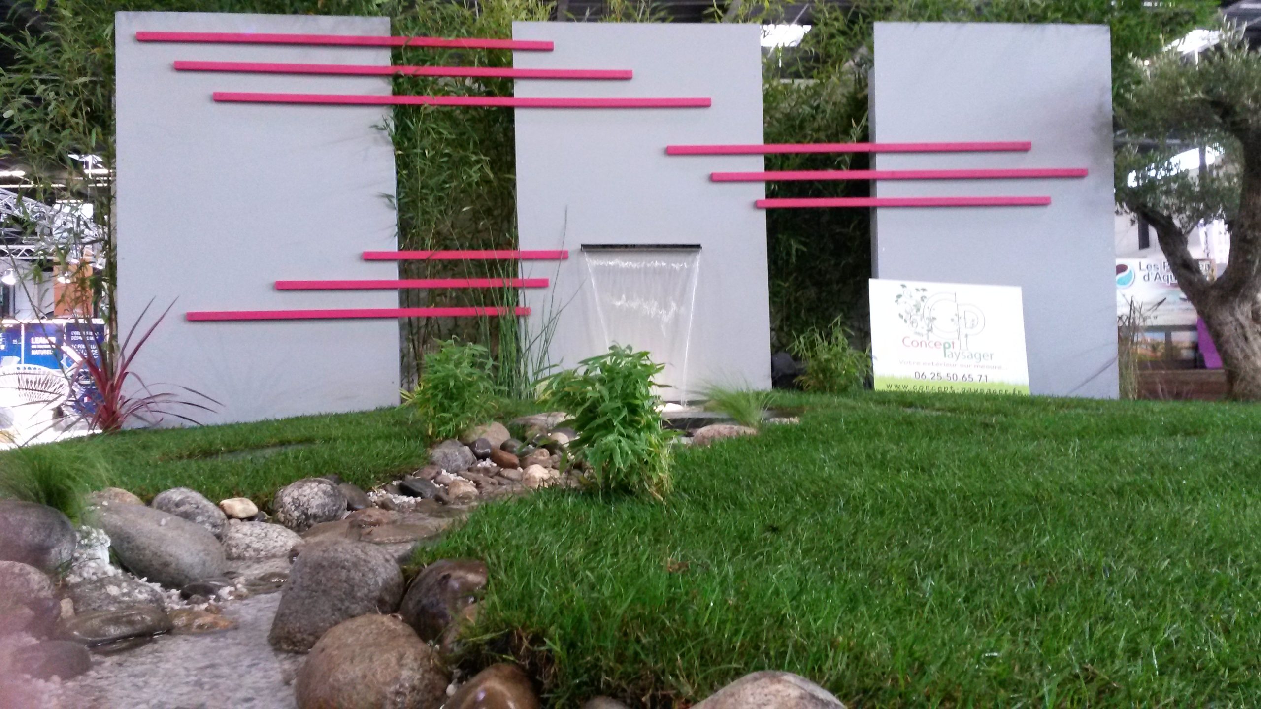 Lame d'eau et rivière de galets à vivons Maison 2015