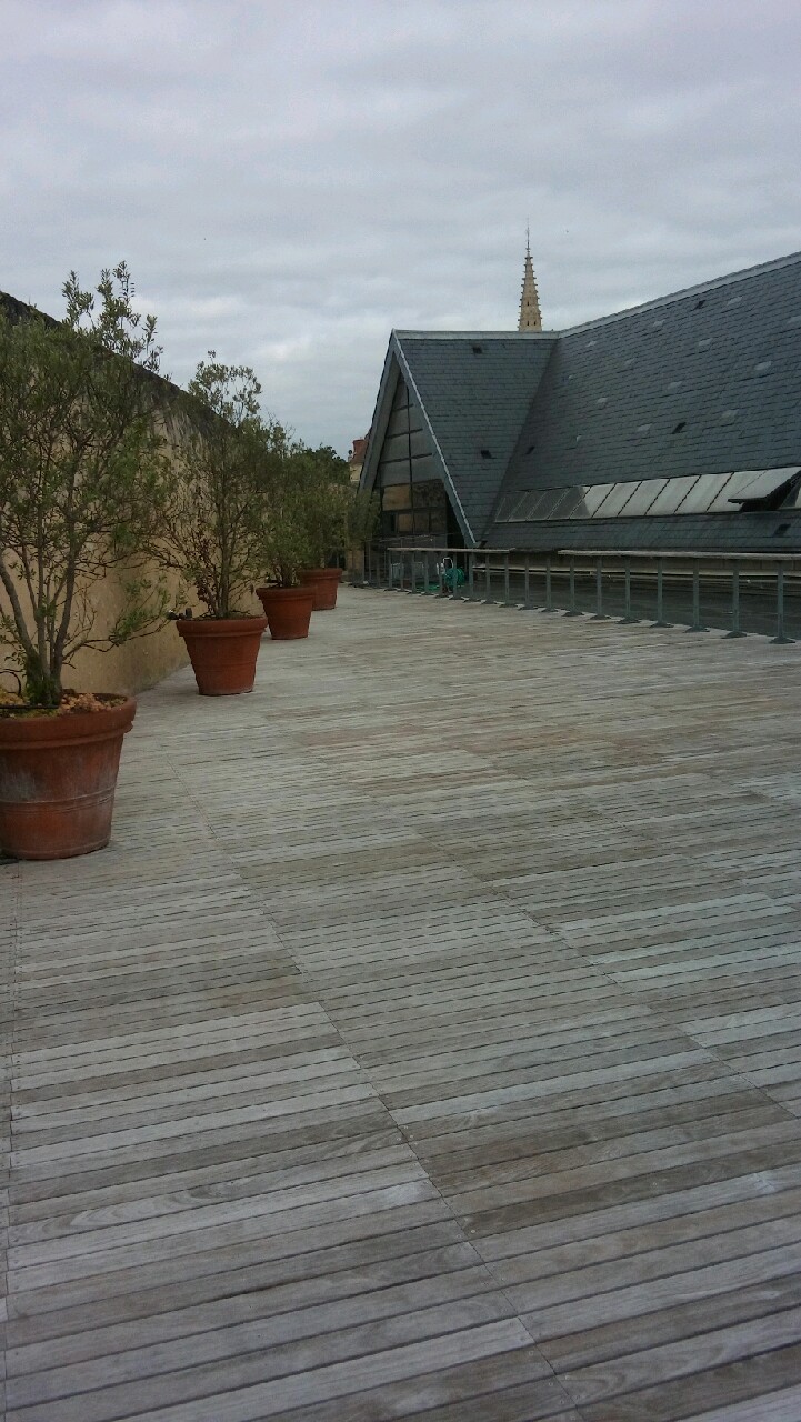 Terrasse en pin avant rénovation