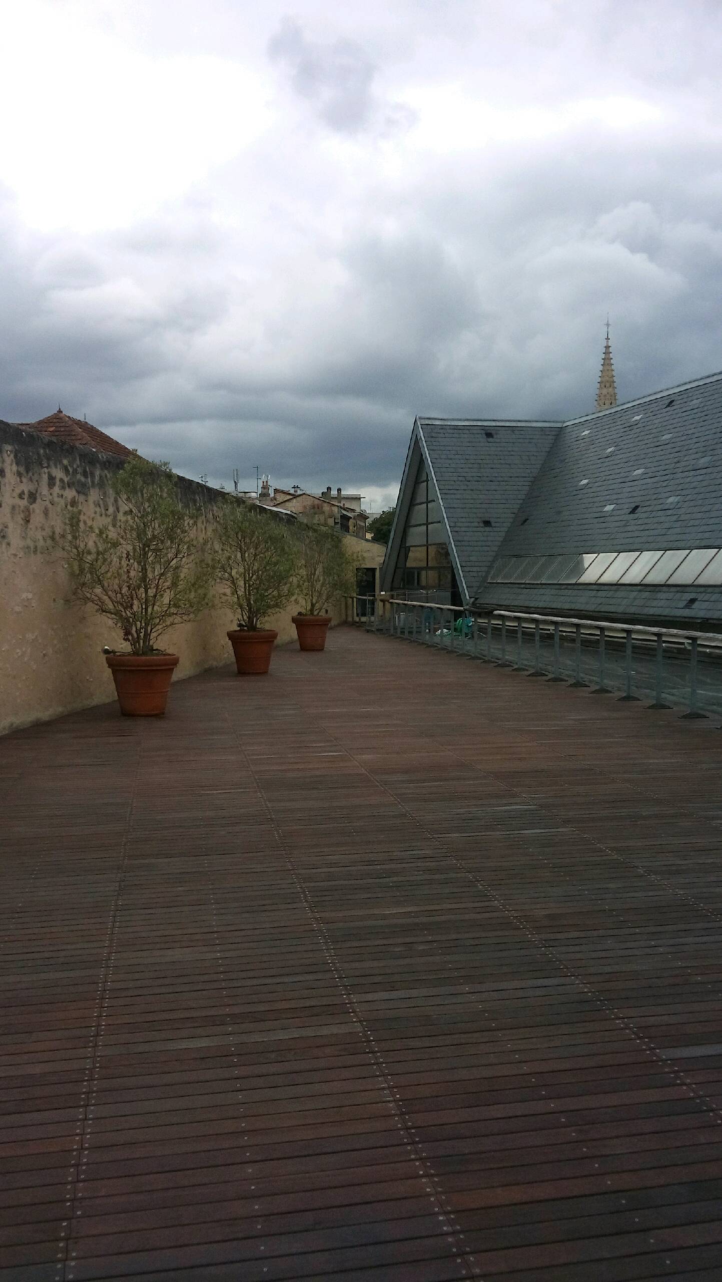 Terrasse en pin après rénovation
