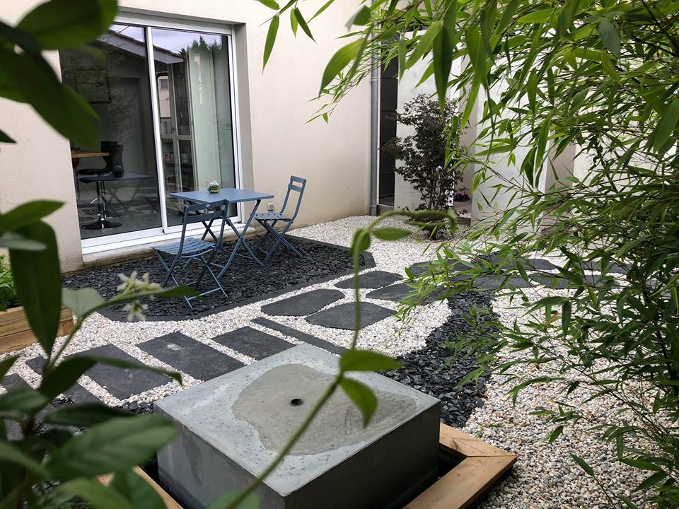 Fontaine en zinc sur mesure pour un patio Japonais