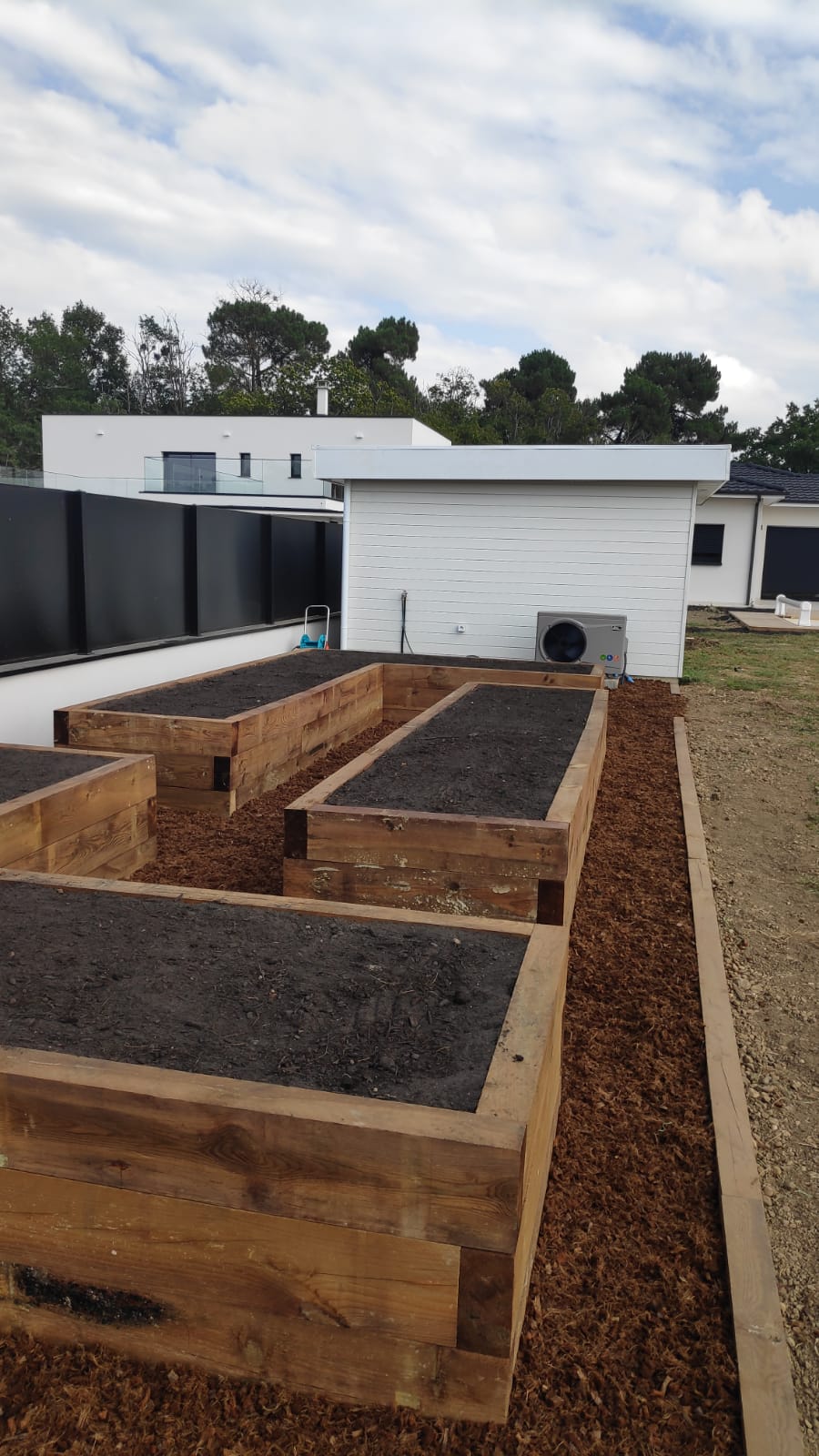 Autre vue des carrés potagers