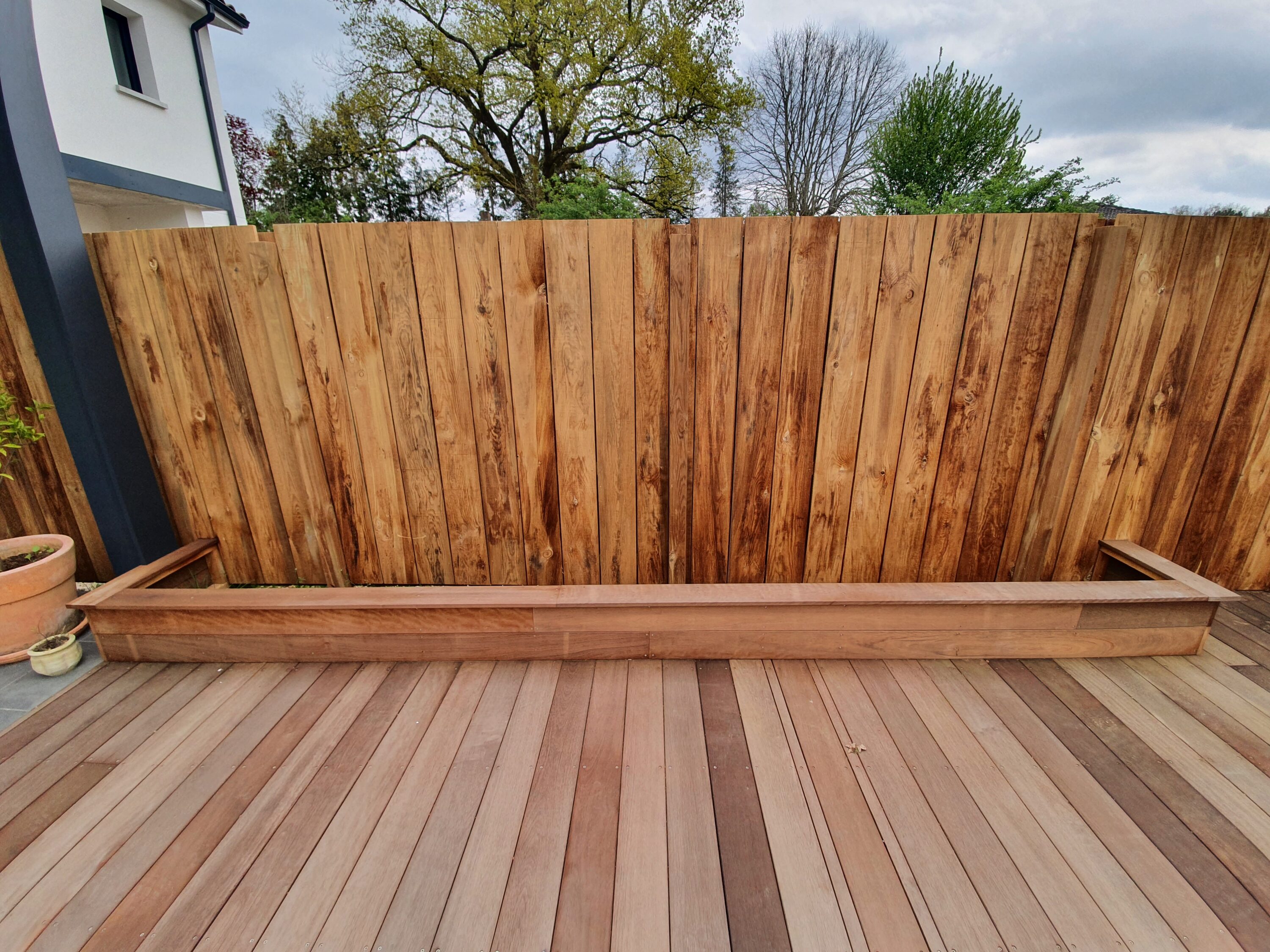 Clôture verticale en bois sur mesure