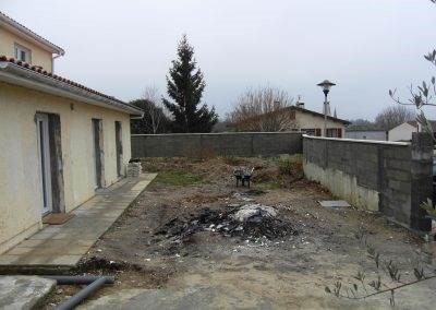 Devanture de la maison à l'état brut