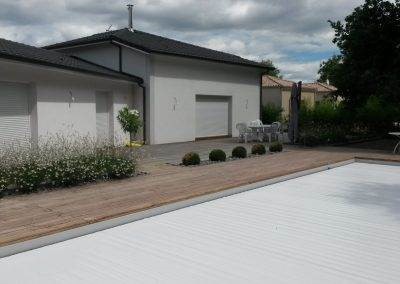 Touche de vert dans cette magnifique terrasse en pin