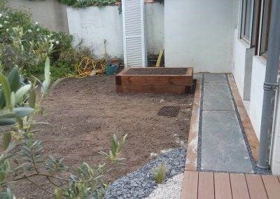 Création d'une jardinière pour avoir les herbes aromatiques à portée de main...