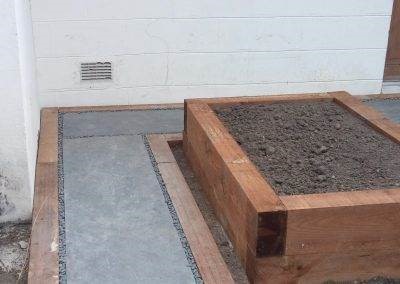 Détail du cheminement en dalles de schiste