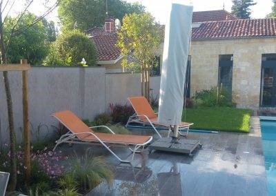 Quelques mois après nos travaux, les végétaux se sont bien développés