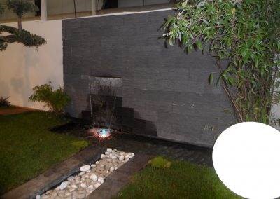 Eclairage de lame d'eau et boule lumineuse