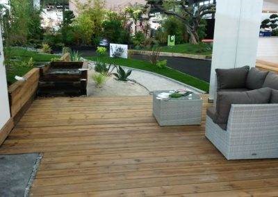 Terrasse en pin et massif sablé