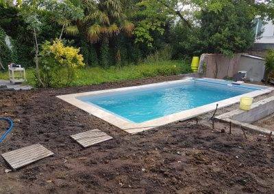 Remblai du jardin avec de la terre