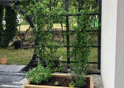 La jardinière accueille ses aromatiques