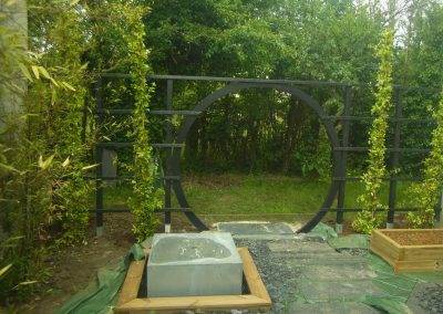 Mise en place de l'arche de bois sur mesure