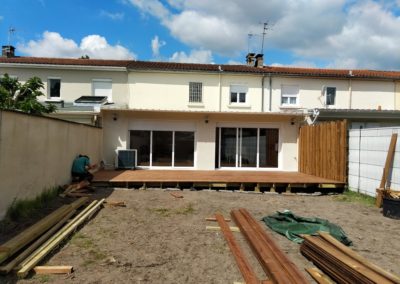 Ne manque plus que le bandeau de finition de la terrasse...