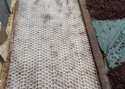 Installation des nidagravels pour stabiliser les futurs graviers