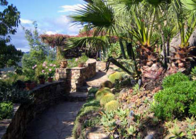 Jardin méditerranéen avec paliers