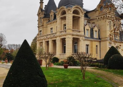 Après la tailles des ifs au Château Grand Barrail Après la tailles des ifs au Château Grand Barrail