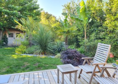 Jardin jungle luxuriante à Bordeaux