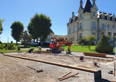 Terrassement du terrain de pétanque.