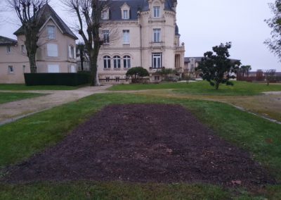 Création d'un massif à l'entrée du Château.