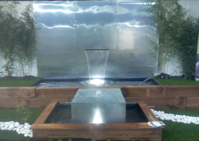 Lame d'eau et fontaine en zinc sur Vivons Maison 2014