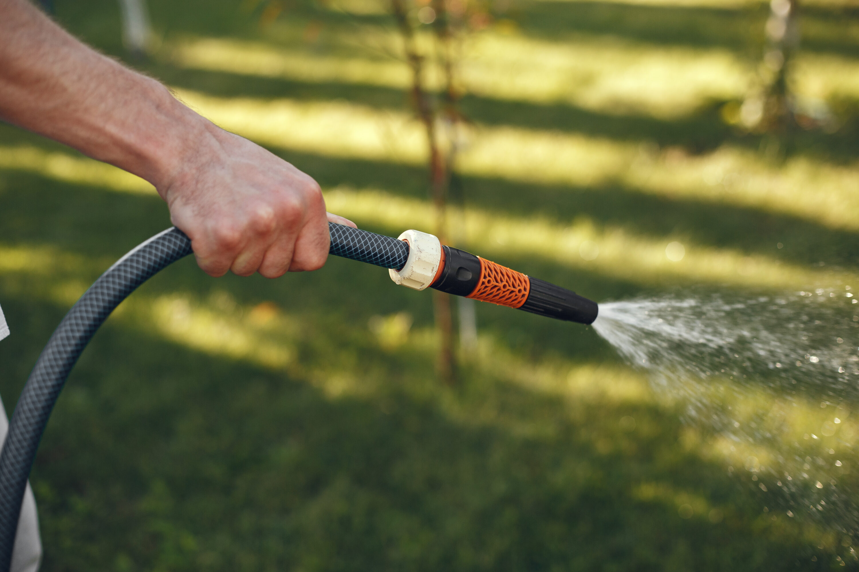 préférer un arrosage à faible débit pour le gazon