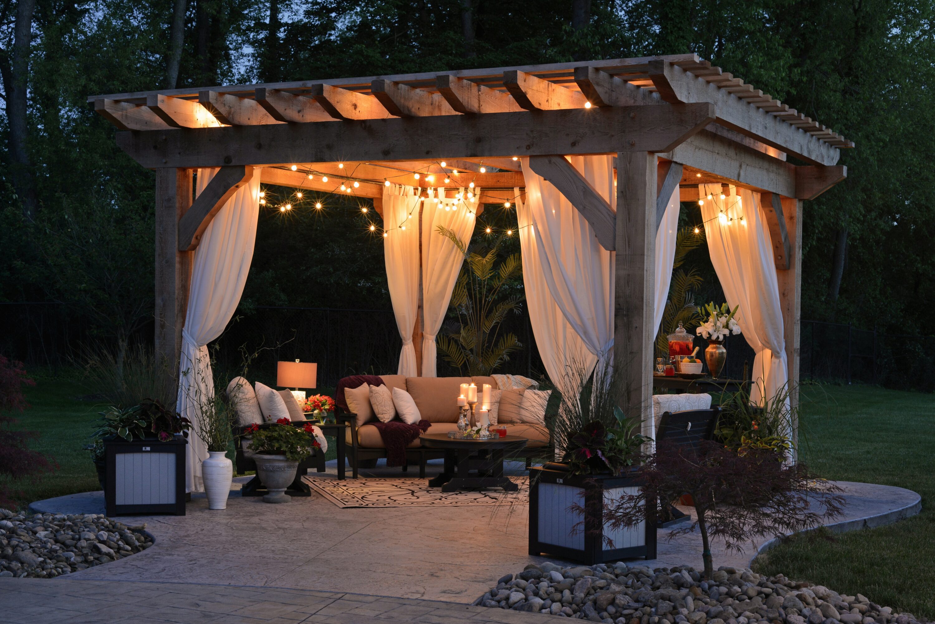 pergola déportée cocon choisir une pergola déportée pour créer un cocon au milieu du jardin